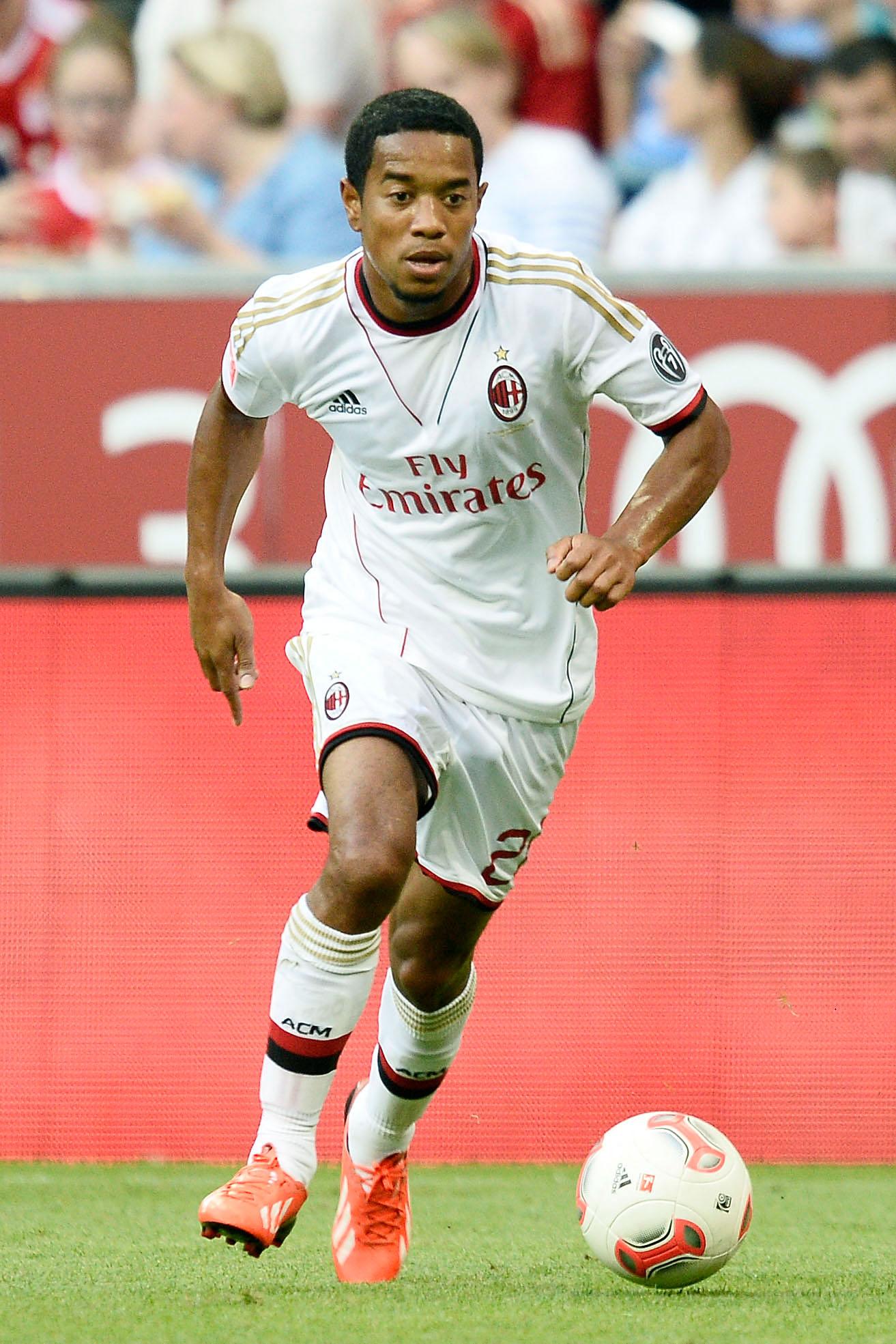 Emanuelson Urby Milan maglia bianca 2013 azione ifa